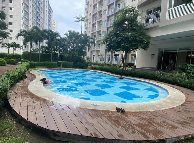 Luxury Twin Bed With Balcony Pinas-south Apartamento
